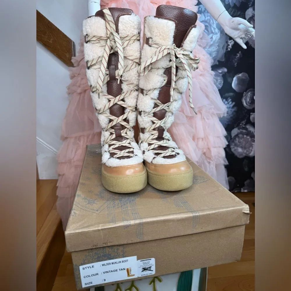 Wilder Mukluk Boots/ size 9 - Picture 13 of 16